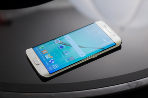 Samsung's Galaxy S6 Edge will be up against the Apple iPhone 6 Plus for the title of best smartphone of 2015. Photo: The Verge <br/>