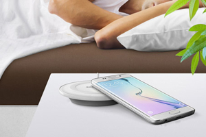 Samsung's wireless charging pad is available for free when you pre-order the Galaxy S6 and S6 Edge from Best Buy. Photo: Best Buy <br/>
