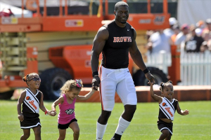 TE Benjamin Watson with his family back at training camp in 2014. <br/>David Richard-USA TODAY Sports