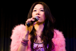 Hong Kong singer Peng Ka-Lai was invited as guest speaker on the Father's Day special family banquet organized by Christian Communication Canada on Wednesday, June 13. <br/>Christian Communication Canada