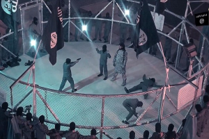 A shocking new video reveals how ISIS is locking its young recruits inside a steel cage and forcing them to fight<br />
 <br/>Daily Mail/ YouTube