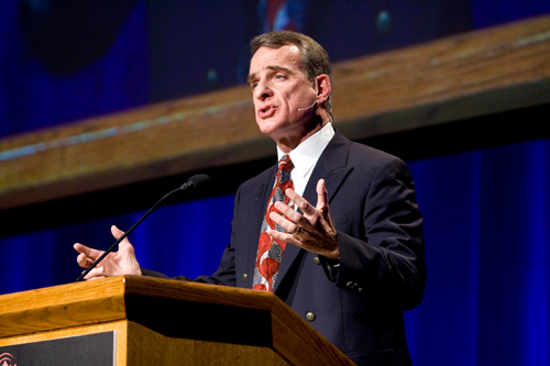 Christian apologist William Lane Craig argues for the existence of God in the 'Does God Exist?' debate against renowned atheist Christopher Hitchens at Biola University on April 4, 2009 <br/>(Photo: The Chimes / Kelsey Heng)