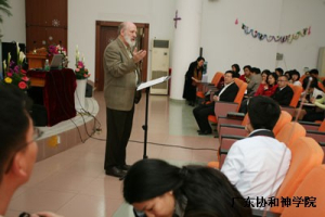 Fuller Theological Seminary Professor Alvin Dueck shared with the Guangdong Union Theological Seminary students on the “Importance of Pastoral Care” and various other subjects. <br/>Guangdong Union Theological Seminary 