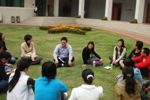 The doctorate students of Professor Alvin Dueck shared with the students in groups. <br/>Guangdong Union Theological Seminary 
