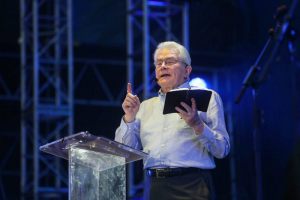 Evangelist Luis Palau speaks on stage on the Great Lawn at Central Park on July 11, 2015, in New York City.<br />
<br />
 <br/>THE LUIS PALAU ASSOCIATION