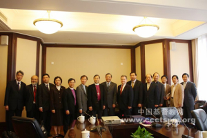 Lastly, both parties took pictures together. <br/>Photo: Chineseprotestantchurch.org