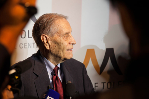 James Murphy, a 94-year-old veteran and POW who survived working at Mitsubishi's Osarizawa Copper Mine and the infamous Bataan Death March in the Philippines, reacts after a Mitsubishi press conference apology in Los Angeles July 19, 2015. Construction company Mitsubishi Materials Corp became the first major Japanese company to apologize for using captured American soldiers as slave laborers during World War Two. REUTERS/Mariko Lochridge <br/>