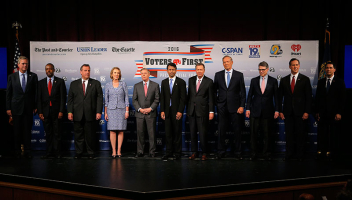 Eleven of the declared 2016 Republican U.S. presidential candidates, including (L-R) former Florida Gov. Jeb Bush, Dr. Ben Carson, New Jersey Governor Chris Christie, former Hewlett-Packard CEO Carly Fiorina, U.S. Senator Lindsey Graham, Louisiana Governor Bobby Jindal, Ohio Governor John Kasich, former New York Governor George Pataki, former Texas Governor Rick Perry, former U.S. Senator Rick Santorum and Wisconsin Governor Scott Walker, pose together on stage before the start of the the Voters First Presidential Forum in Manchester, New Hampshire, August 3, 2015. REUTERS/Brian Snyder <br/>