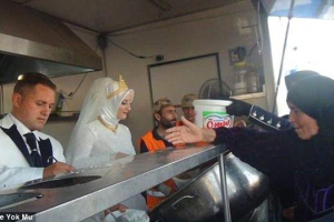 Feeding the 4,000: Newlyweds Fethullah Uzumcuoglu and Esra Polat welcomed thousands of displaced families to their service in the southern Turkish city of Kilis last week, enlisting the help of a local charity<br />
 <br/>AP photo
