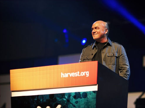 Evangelist Greg Laurie speaks to thousands of people at the Black Hills Harvest Crusade, May 15-17, 2009. <br/>(Photo: Harvest Crusades)