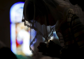 A local resident prays for victims of the 1945 atomic bombing during a mass at the Urakami Cathedral in Nagasaki, western Japan, August 9, 2015, on the 70th anniversary of the bombing of Nagasaki. REUTERS/Toru Hanai <br/>