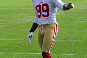 Former San Francisco 49ers star Aldon Smith might land a spot in the Green Bay Packers or New England Patriots roster this NFL season. <br/>Wikimedia Commons/Mike Morbeck