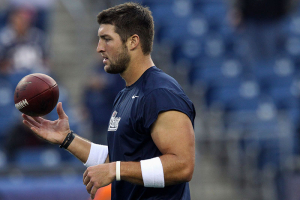 Tim Tebow breaks up a fight between the Eagles and Ravens like Moses parted the Red Sea. <br/>