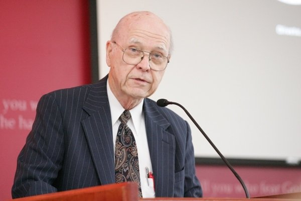Ralph D. Winter, co-founder of the U.S. Center for World Mission, delivers an address to students at Olivet University in San Francisco in this September 10, 2007 file photo. <br/>
