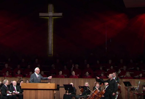 A self-proclaimed 'prophet' interrupts pastor John MacArthur during a worship service held at Grace Community Church. YouTube/ScreenGrab <br/>