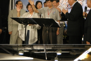 The participants prayed together in one heart for the city government, hoping that those in authority can all walk together with the Lord. Minister of Health Yeh Ching-chuan, Executive Yuan Vice Premier Cheng-hsiung Chiu, Control Yuan President Chien-shien Wang, Financial Supervisory Commission Chairperson Sean C. Chen, and others received the prayers of the crowd. <br/>(Ian Hwang/The Gospel Herald)