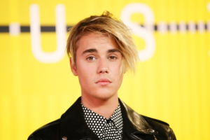 Singer Justin Bieber arrives at the 2015 MTV Video Music Awards in Los Angeles. (Danny Moloshok/Reuters) <br/>