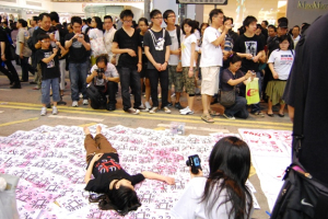 On the streets, youths engaged in performance art to commemorate June 4th Incident. <br/>(The Gospel Herald/Sharon Chan)