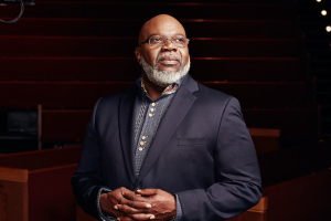 Bishop T.D. Jakes is the founder of The Potter's House, a non-denominational American megachurch, with 30,000 members. <br/>The Potter's House