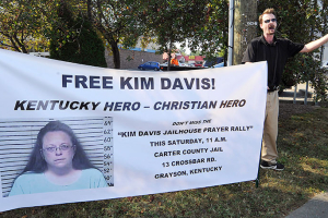 David Jordan, a member of Chirst Fellowship in North Carolina, preaches in support of the prayer rally at the Carter County Detention Center for Rowan County clerk Kim Davis, who remains in contempt of court for her refusal to issue marriage certificates to same-sex couples, in Grayson, Kentucky September 5, 2015. REUTERS/Chris Tilley <br/>