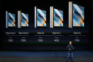 Phil Schiller, Senior Vice President of Worldwide Marketing at Apple Inc, speaks about the full line of iPad pricing during an Apple media event in San Francisco, California, September 9, 2015. Reuters/Beck Diefenbach <br/>