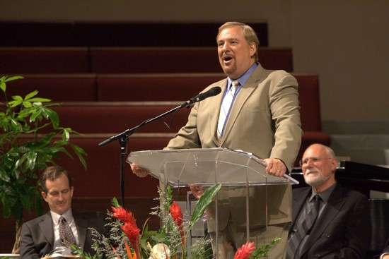 The Rev. Rick Warren, pastor of Saddleback Church in Lake Forest, Calif., speaks about his relationship with Dr. Ralph D. Winter during a memorial service at Lake Avenue Congregational Church in Pasadena, Calif., on Sunday, June 28, 2009. <br/>(Photo: Hudson Tsuei)