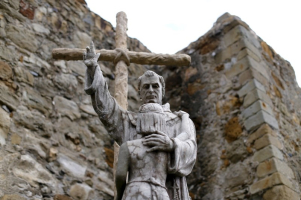A statue of Friar Junipero Serra is seen at Mission San Juan Capistrano in San Juan Capistrano, California, September 15, 2015. REUTERS/Mike Blake <br/>