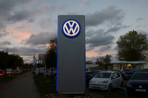 The logo of German carmaker Volkswagen is seen at a VW dealership in Hamburg, Germany, in this file photo taken October 28, 2013. U.S. and California environmental regulators said on Friday they are investigating whether Volkswagen AG deliberately circumvented clean air rules on diesel cars. REUTERS/Fabian Bimmer/Files <br/>