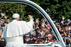 Pope Francis waves from the popemobile during a papal parade in Washington September 23, 2015. <br/>