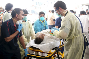 Medical personnel tend to a wounded pilgrim following a crush caused by large numbers of people pushing at Mina, outside the Muslim holy city of Mecca September 24, 2015. REUTERS/Stringer <br/>