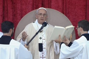 Pope Francis reads from the Bible during his first mass on U.S. soil Wednesday, September 23. <br/>Getty Images