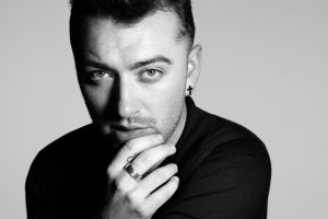 Sam Smith with a Spectre ring. <br/>Twitter