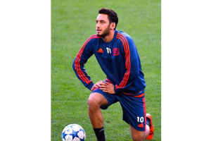 The Manchester United is reportedly courting Hakan Calhanoglu.  <br/>Hakan Calhanoglu on Twitter