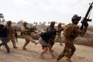 Personnel from the Iraqi security forces arrest suspected militants of the al Qaeda-linked Islamic <br/>Reuters