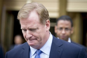NFL Commissioner Roger Goodell exits the Manhattan Federal Courthouse in New York, August 31, 2015.  <br/>REUTERS/Brendan McDermid 