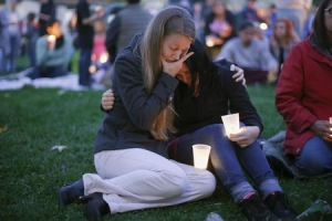 Heidi Wickersham, 31, (L) and her sister Gwendoline Wickersham, 28, take part in a candlelight vigil for victims of the Umpqua Community College shooting in Winston, Oregon, United States, October 3, 2015.  <br/>REUTERS/Lucy Nicholson