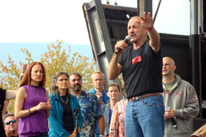 Lou Engle, founder of The Call, a large prayer movement from the States, led the crowd to pray for the ending of abortion. <br/>(Photo: The Gospel Herald) 