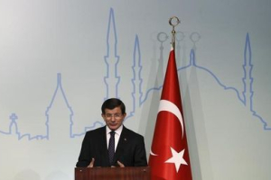 Turkish Prime Minister Ahmet Davutoglu speaks during a news conference in Istanbul, Turkey, October 14, 2015.  <br/>REUTERS/Murad Sezer