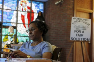 Parishioner Maria Alves knits while sitting vigil at St. Frances Xavier Cabrini Roman Catholic church in Scituate, Massachusetts July 22, 2015. <br />
 <br/>REUTERS/Brian Snyder