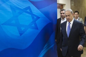 Israel's Prime Minister Benjamin Netanyahu arrives for the weekly cabinet meeting at his office in Jerusalem October 18, 2015.  <br/>REUTERS/Ronen Zvulun