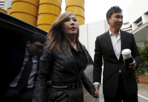 City Harvest Church founder Kong Hee (R) and his wife Sun Ho, also known as Ho Yeow Sun, arrive at the State Courts in Singapore October 21, 2015, where a verdict is expected to be delivered for their trial of misappropriating S$50 million ($42.5 million) of church funds and falsifying the church's accounts. REUTERS/Edgar Su <br/>