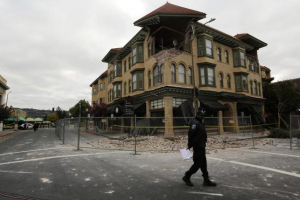 A security officer patrols an area in front of a building damaged by Sunday's magnitude 6.0 earthquake in Napa, California August 25, 2014. (Reuters/Robert Galbraith) <br/>