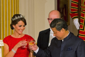 Chinese President Xi Jinping with the Duchess of Cambridge. REUTERS <br/>