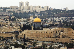 A general view of Jerusalem's old city shows the Dome of the Rock in the compound known to Muslims as Noble Sanctuary and to Jews as Temple Mount, October 25, 2015. <br/> REUTERS/Amir Cohen