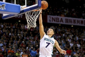 Jeremy Lin encourages kids to be different but to not let anyone bully them. <br/>image from untvweb.com