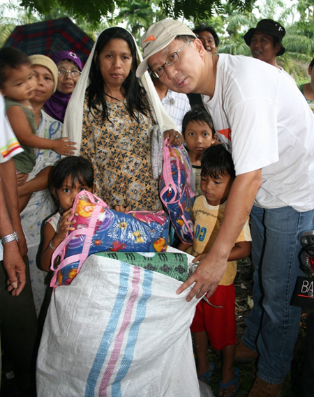 World Vision CEO Kevin Chiu stands with pregnant woman whose home was completely destroyed by the quake and is very worried about the future of her family's lives. <br/>
