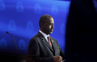 Republican U.S. presidential candidate Dr. Ben Carson pauses during a commercial break at the 2016 U.S. Republican presidential candidates debate held by CNBC in Boulder, Colorado, October 28, 2015. <br/> REUTERS/Rick Wilking