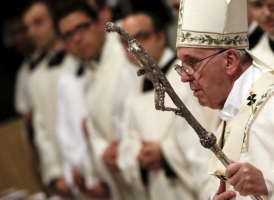 Pope Francis arrives to lead a mass at Archbasilica of St. John Lateran in Rome, November 9, 2015. <br/>Reuters