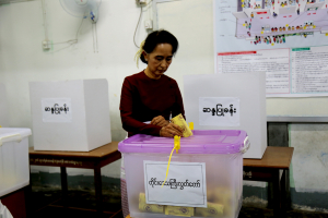 Myanmar pro-democracy leader Aung San Suu Kyi casts her ballot during general elections in Yangon, November 8, 2015.  <br/>Reuters