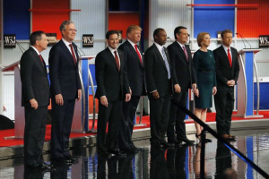 Republican U.S. presidential candidates (L-R) Governor John Kasich, former Governor Jeb Bush, U.S. Senator Marco Rubio, businessman Donald Trump, Dr. Ben Carson, U.S. Senator Ted Cruz, former HP CEO Carly Fiorina and U.S. Rep. Rand Paul pose during a photo opportunity before the debate held by Fox Business Network for the top 2016 U.S. Republican presidential candidates in Milwaukee, Wisconsin, November 10, 2015. REUTERS/Jim Young <br/>